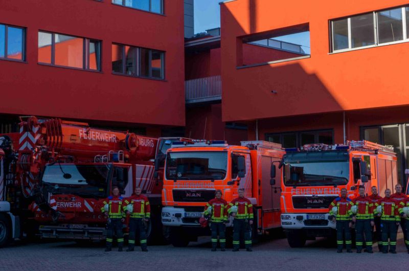 Die FAhrzeuge des Rüstzuges der FEuerwehr Freiburg incl. Feuerwehrkran.